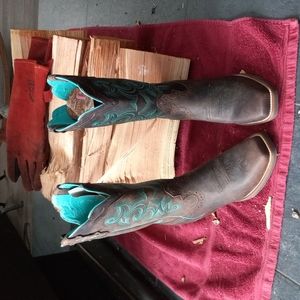 Justin Lady's boots